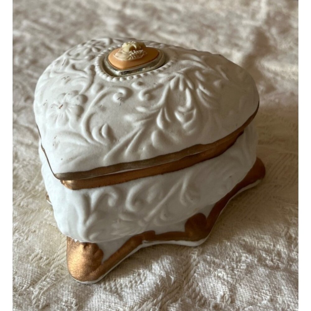 Heart Porcelain Trinket Box Weimar Porzellan Gold Accents & Victorian Cameo